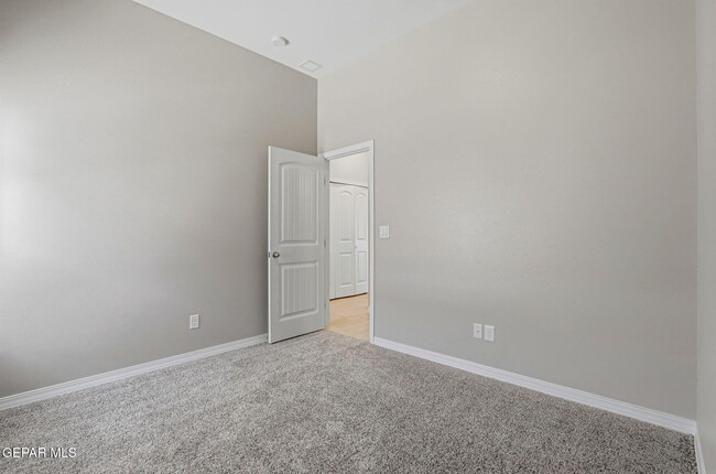 Building Photo - 909 Ada Ln