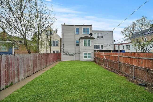 Building Photo - 4420 W Cortez St