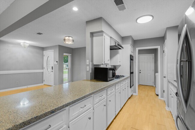 Building Photo - 14930 Aspen Hills Dr