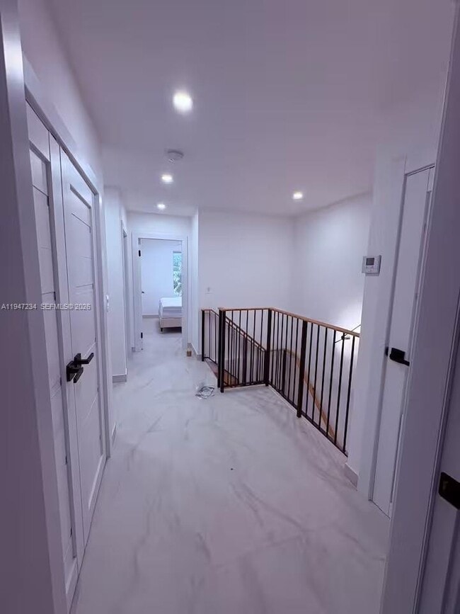 Building Photo - 3822 NE 171 St