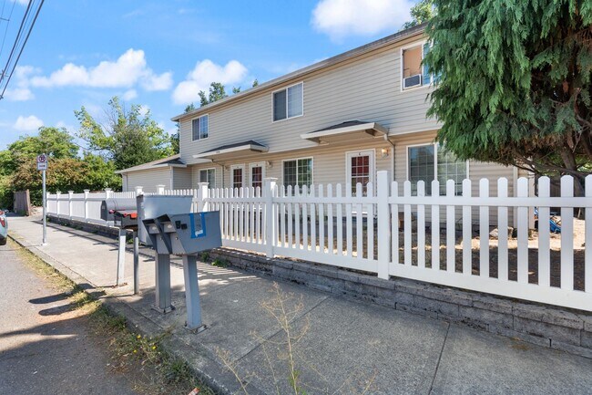Building Photo - 1936 SE 162nd Ave
