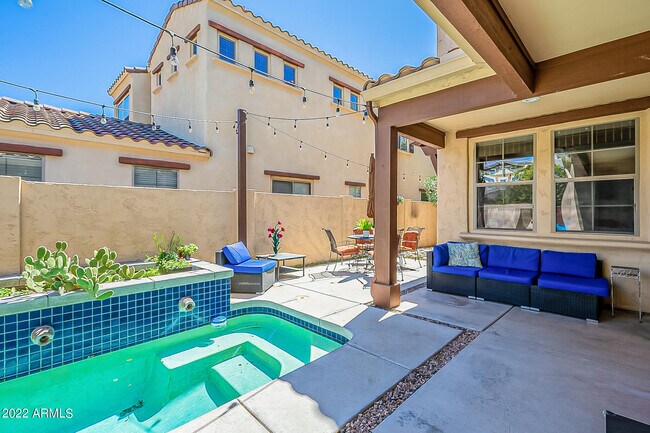 Building Photo - 21124 W Prospector Way