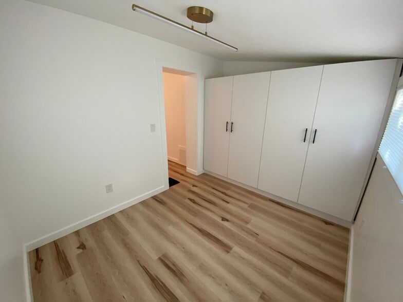 Building Photo - 1051 S 900 E