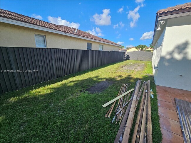 Building Photo - 5450 SW 165th Ct