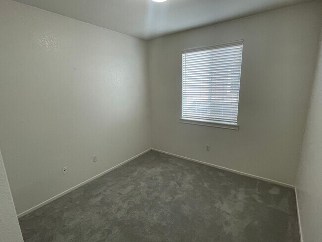 Building Photo - Charming 4 bedroom 4 bathroom in heart of East Lake!