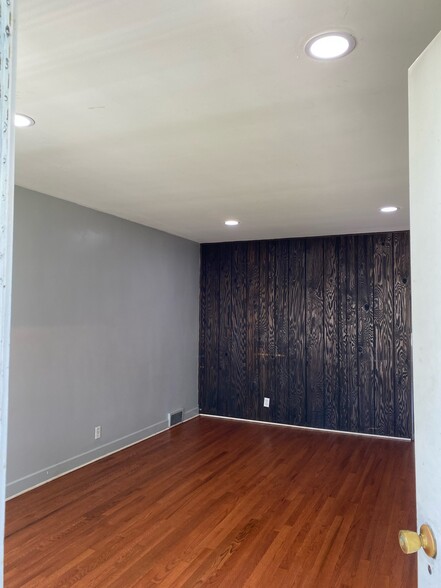 Building Photo - 2307 S 11th Ave