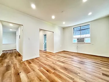 Building Photo - 1034 1/2 S Fairfax Ave