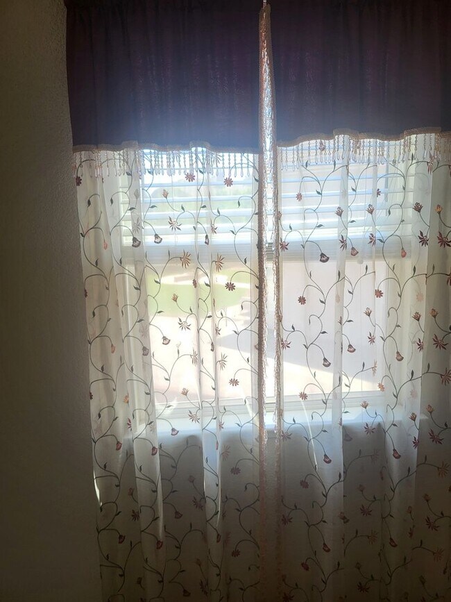 Building Photo - 5049 Pine Lake Ct