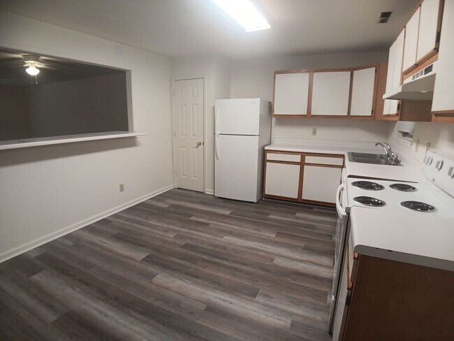 Building Photo - 206 Janie Ln