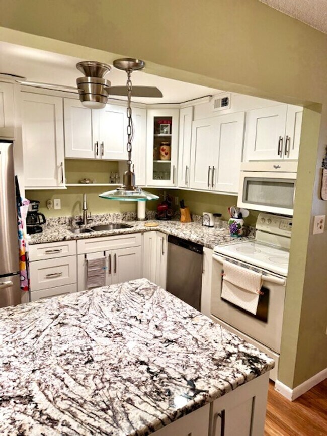 Building Photo - 2BD/2BA, NORTH INDIALANTIC CONDO IN PALM C...