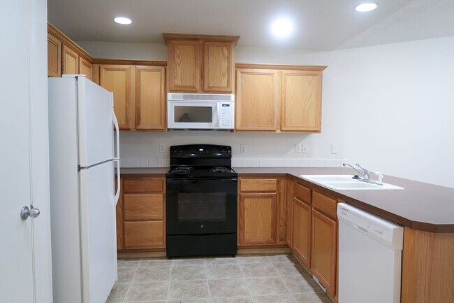 Building Photo - Fontana Duplexes