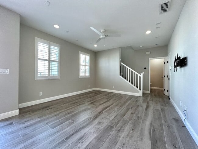 Building Photo - Beautiful Modern 3 Bedroom With Solar! - Apply Today!