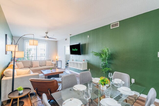 Building Photo - 1275 E University Dr