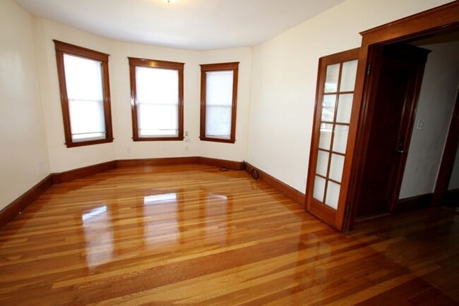 Building Photo - 475 Ashmont St