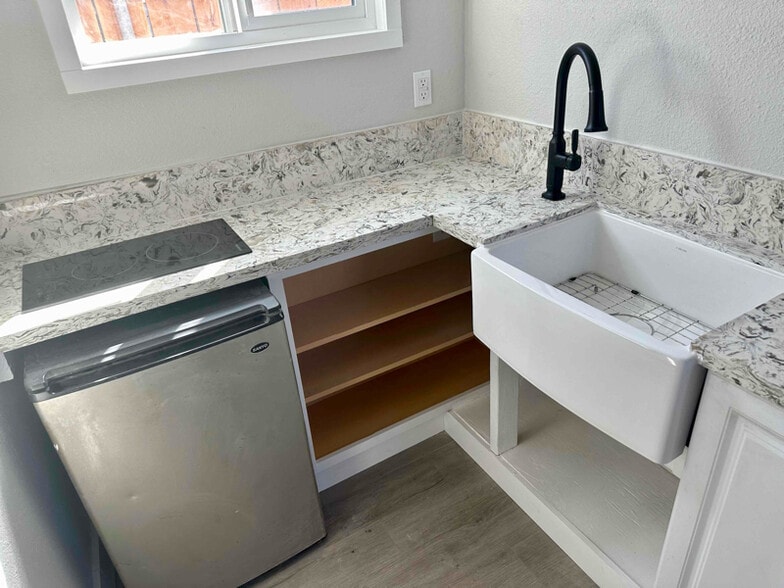 Building Photo - 357 E Putnam Ave