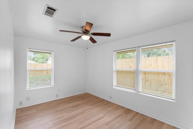 Building Photo - 2214 Ansbury Dr