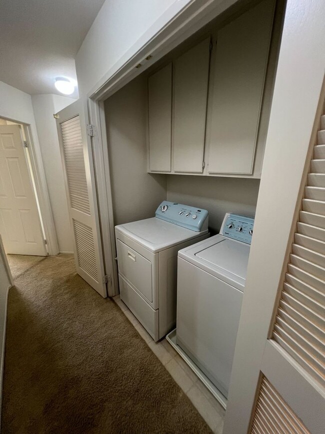 Building Photo - Spacious 6-Bedroom Home with Loft in Prime...