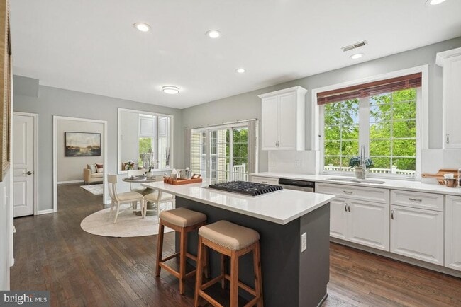 Building Photo - 51 Knickerbocker Ln