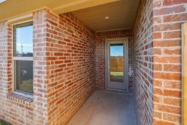Building Photo - 7617 Woodford Ave