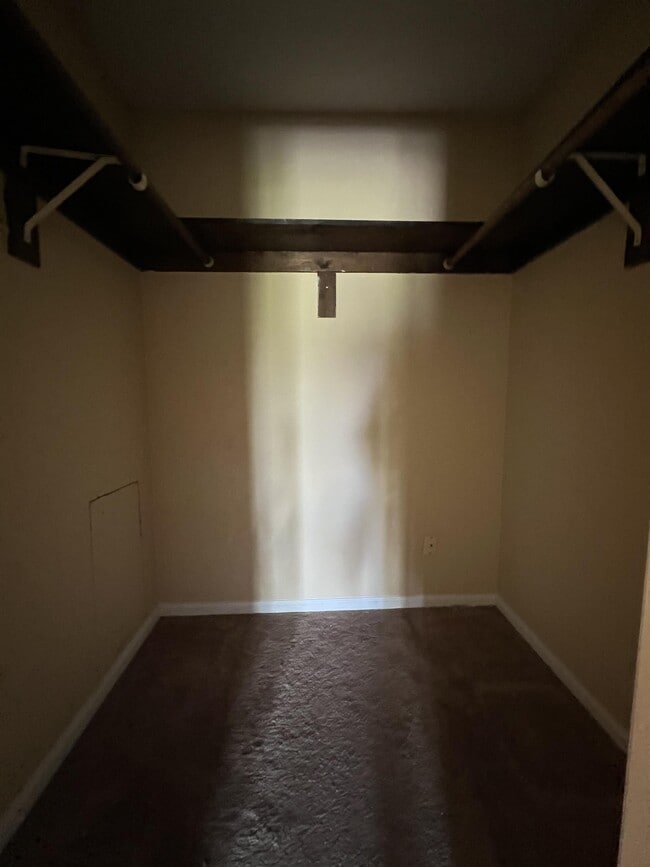 Building Photo - 323 Beverly St