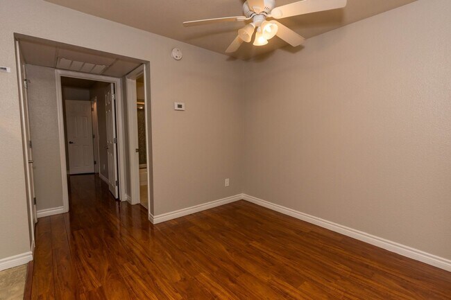 Building Photo - For Rent – 1 Bed, 1 Bath Condo Near Durang...