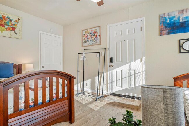 Building Photo - 12002 Swan Dr