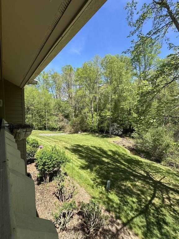 Building Photo - 14 Willow Tree Run