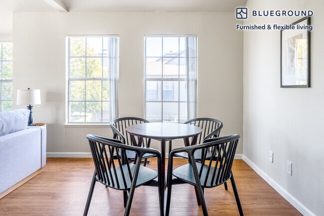 Building Photo - 513 Jibstay Ln