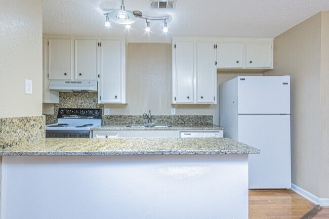 Building Photo - 5218 Bernardo De Galvez Ave