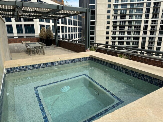 Building Photo - 1999 McKinney Ave