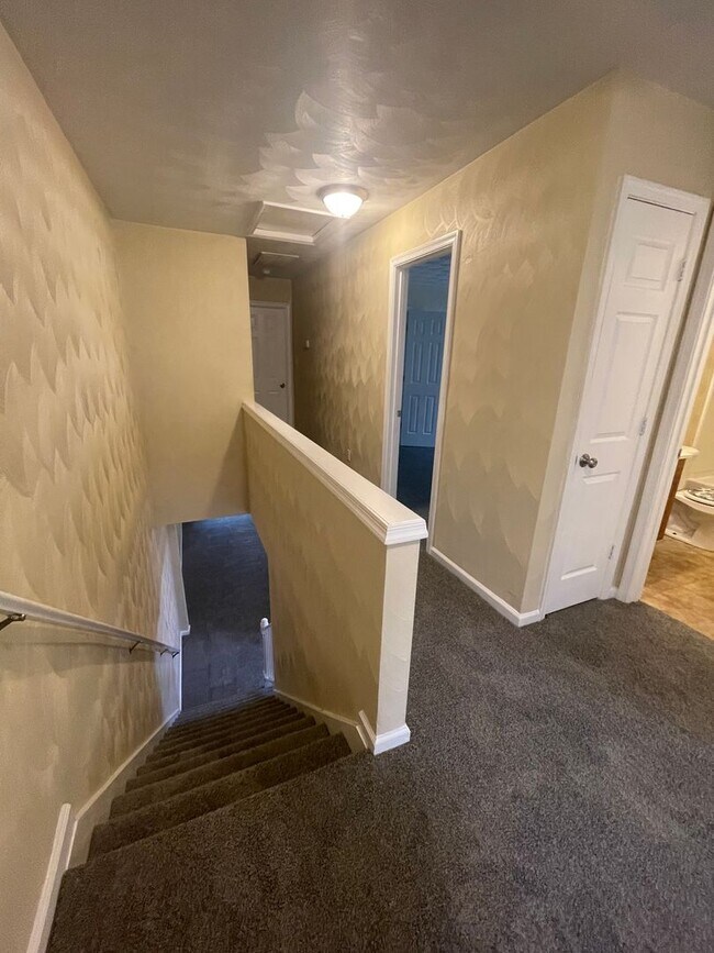 Building Photo - GORGEOUS SINGLE FAMILY 3BR/2.5BA PARK PLAC...