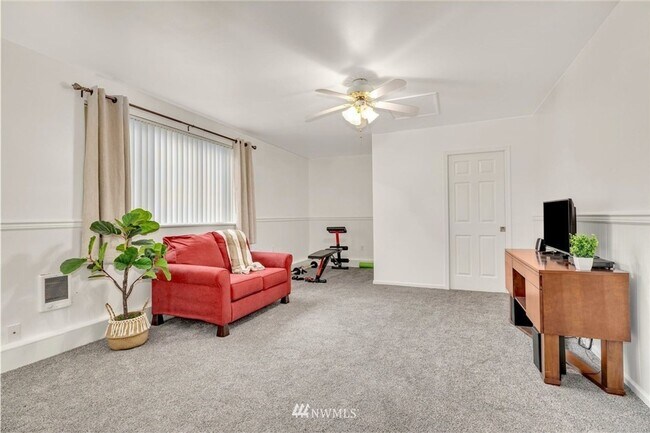 Building Photo - CLICK "REQUEST A TOUR" NOW!