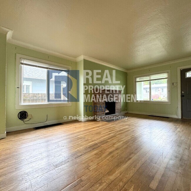 Building Photo - Sweet 3 bedroom and 2 bath + 3 car garage ...