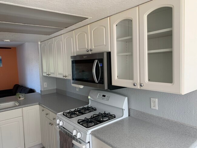 Building Photo - 10021 Paseo Montril