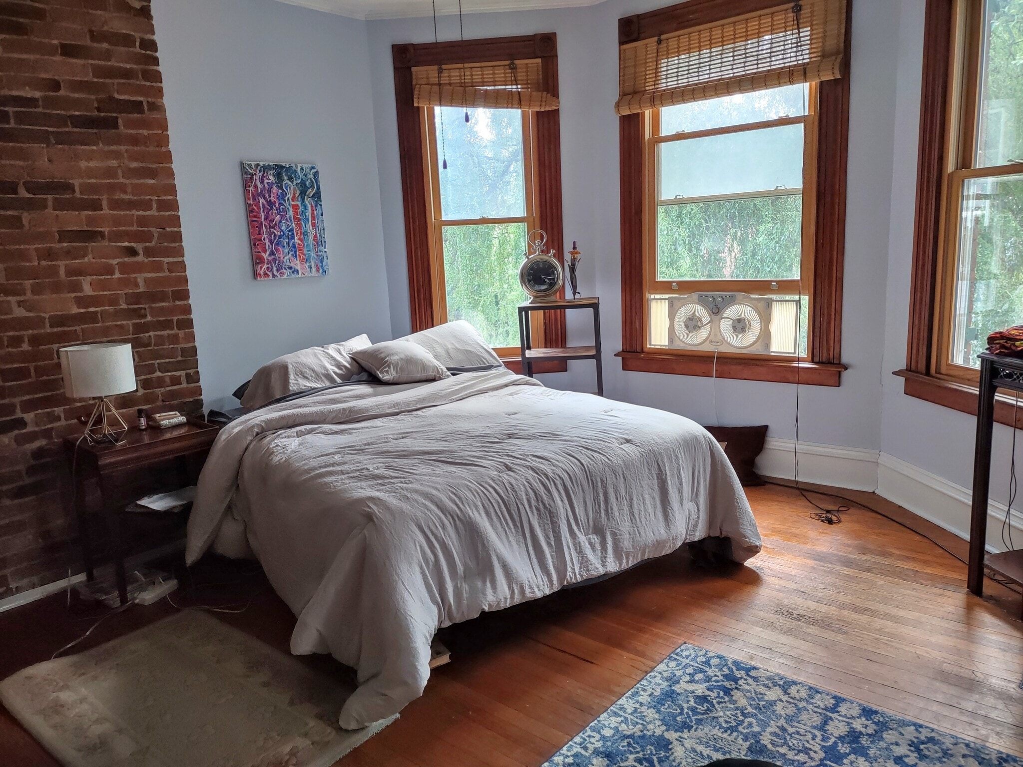 large bedrrom available - 363 Laurel St