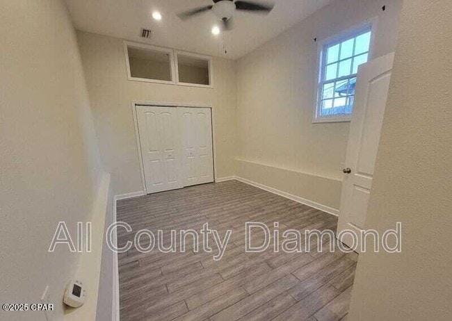 Building Photo - 215 Harris Ave