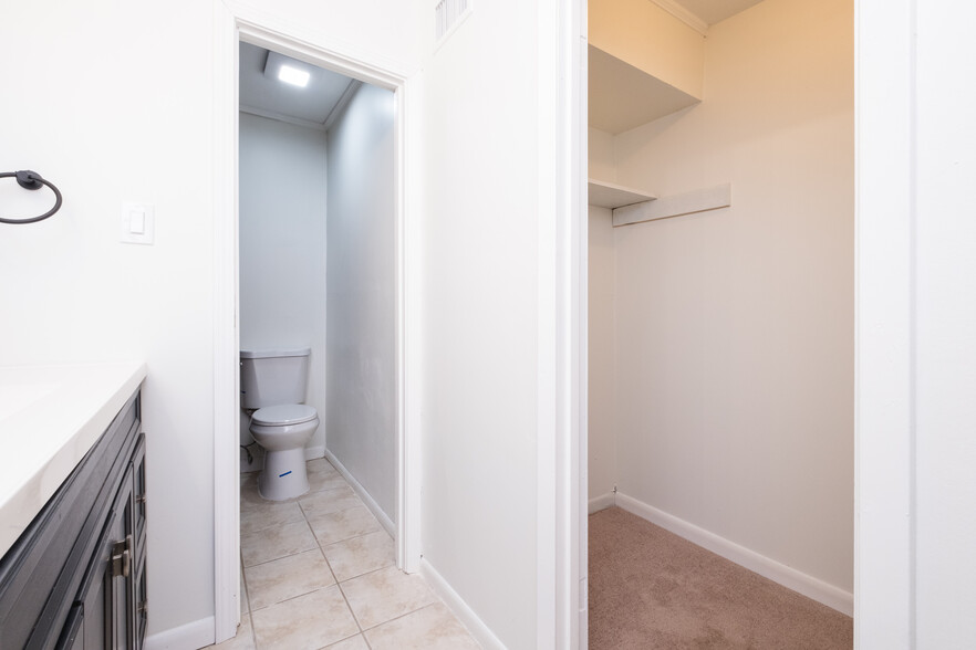 Building Photo - 12 Rio Grande Forest Dr