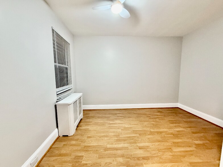 Building Photo - 2628 E Somerset St