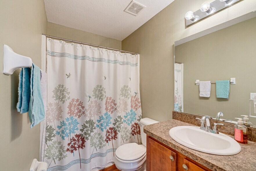 Building Photo - 15870 SW 16th Avenue Rd