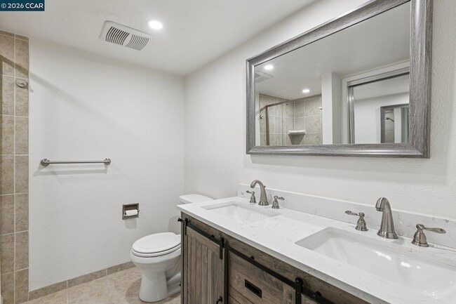 Building Photo - 1541 Moraga Way