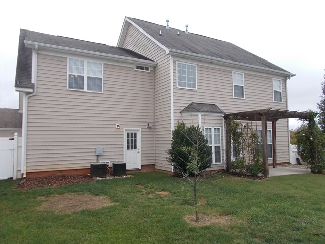 Building Photo - 225 Mott Rd