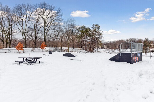 Building Photo - 439 Arlington Ave E