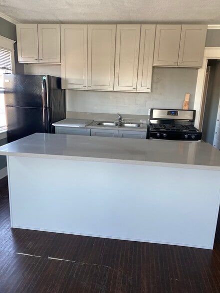 Kitchen with island - 2422 E 7th St