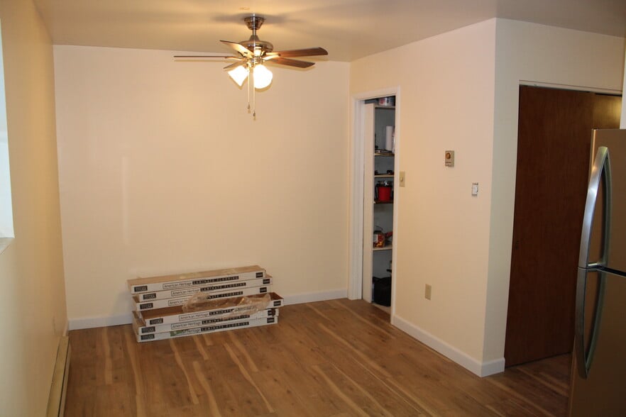 Kitchen - 56 Saratoga Ct