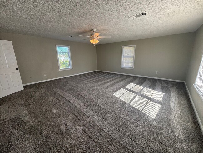 Building Photo - 3010 Jefferson Dr