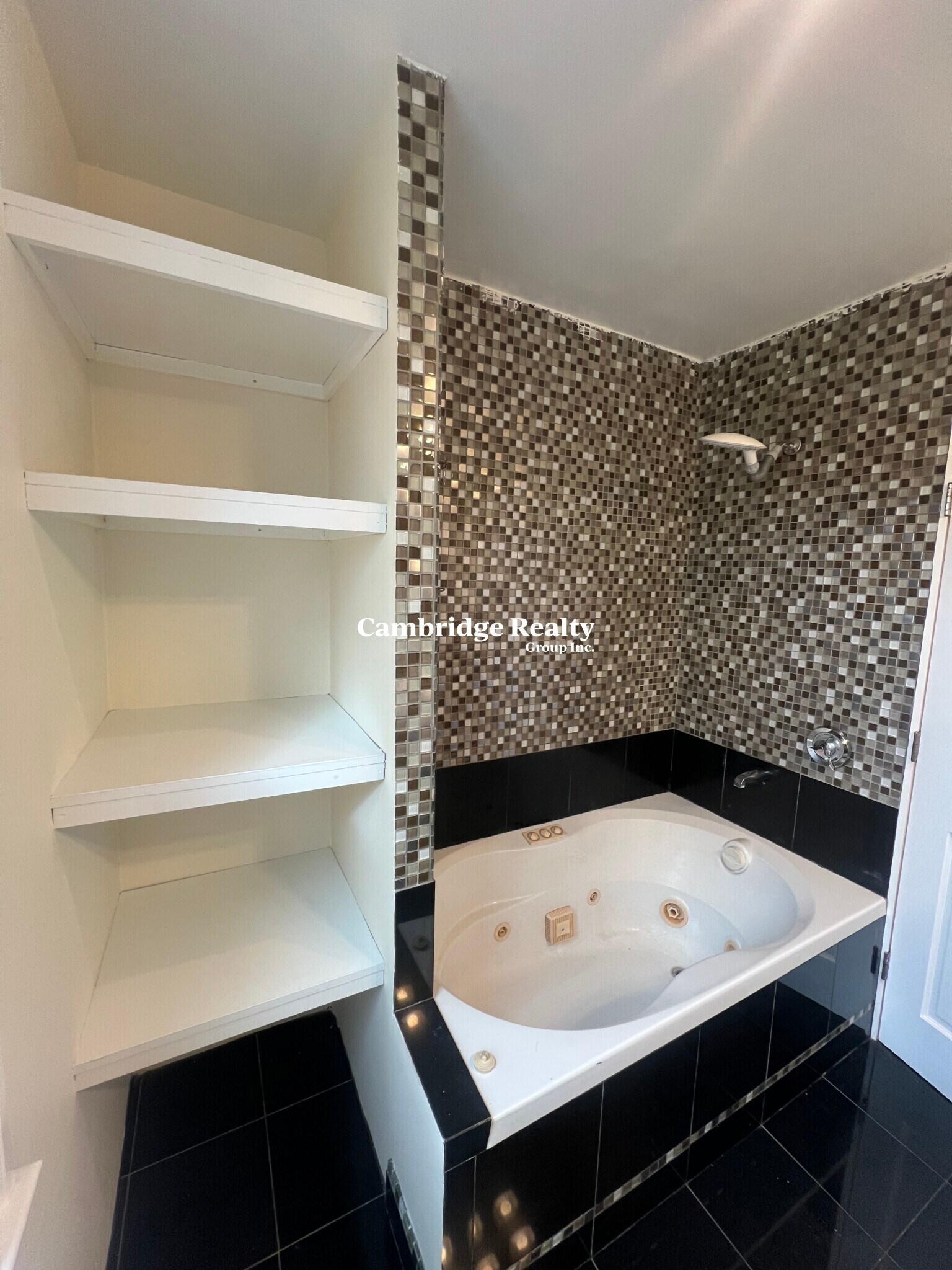 Building Photo - 52 White St