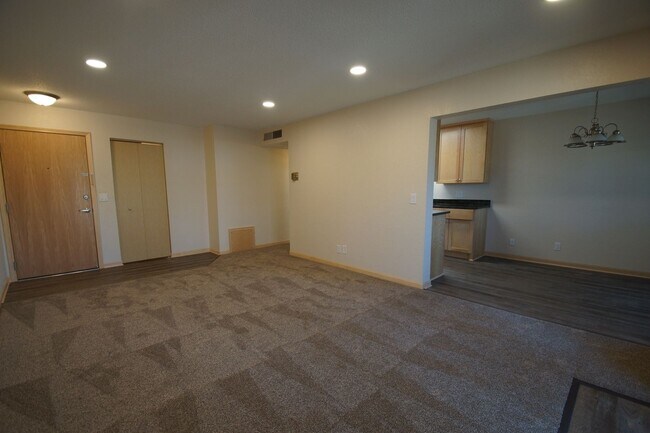 Building Photo - Modern Elegance Meets Comfort – Beautifully Renovated Two-Bedroom