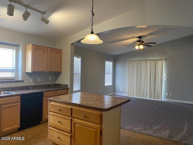 Building Photo - 533 E Angeline Ave