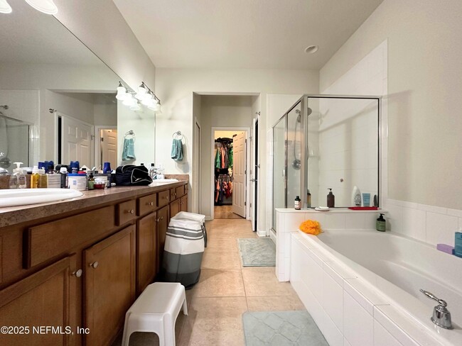 Building Photo - 14032 Saddlehill Ct