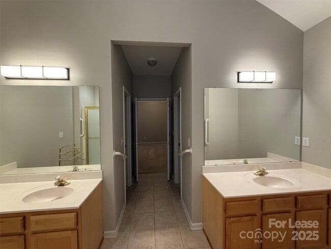 Building Photo - 8811 Singleton Ct